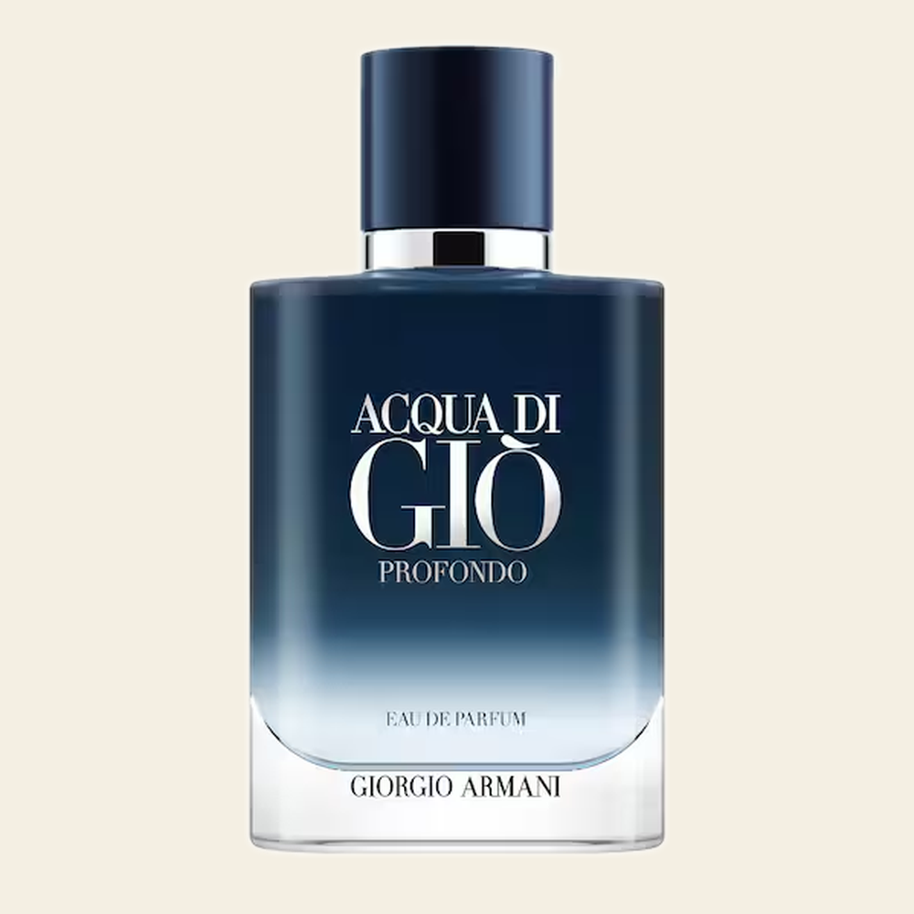 Flacon de parfum Acqua di Gio Profondo par Armani sur fond ivoire