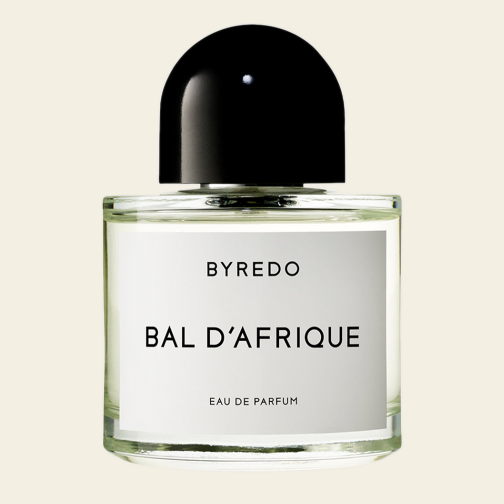 Flacon de parfum Bal d'Afrique par Byredo sur fond ivoire