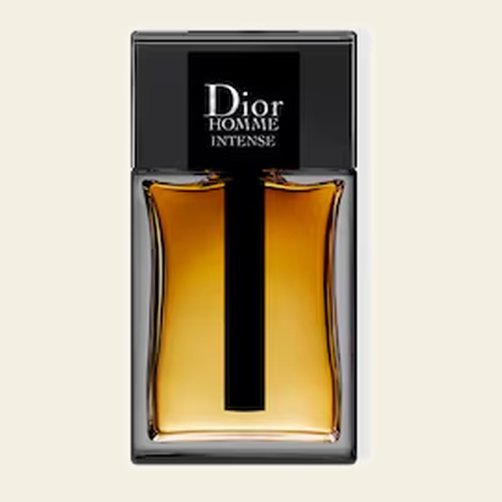 Flacon de parfum Dior Homme Intense par Dior sur fond ivoire