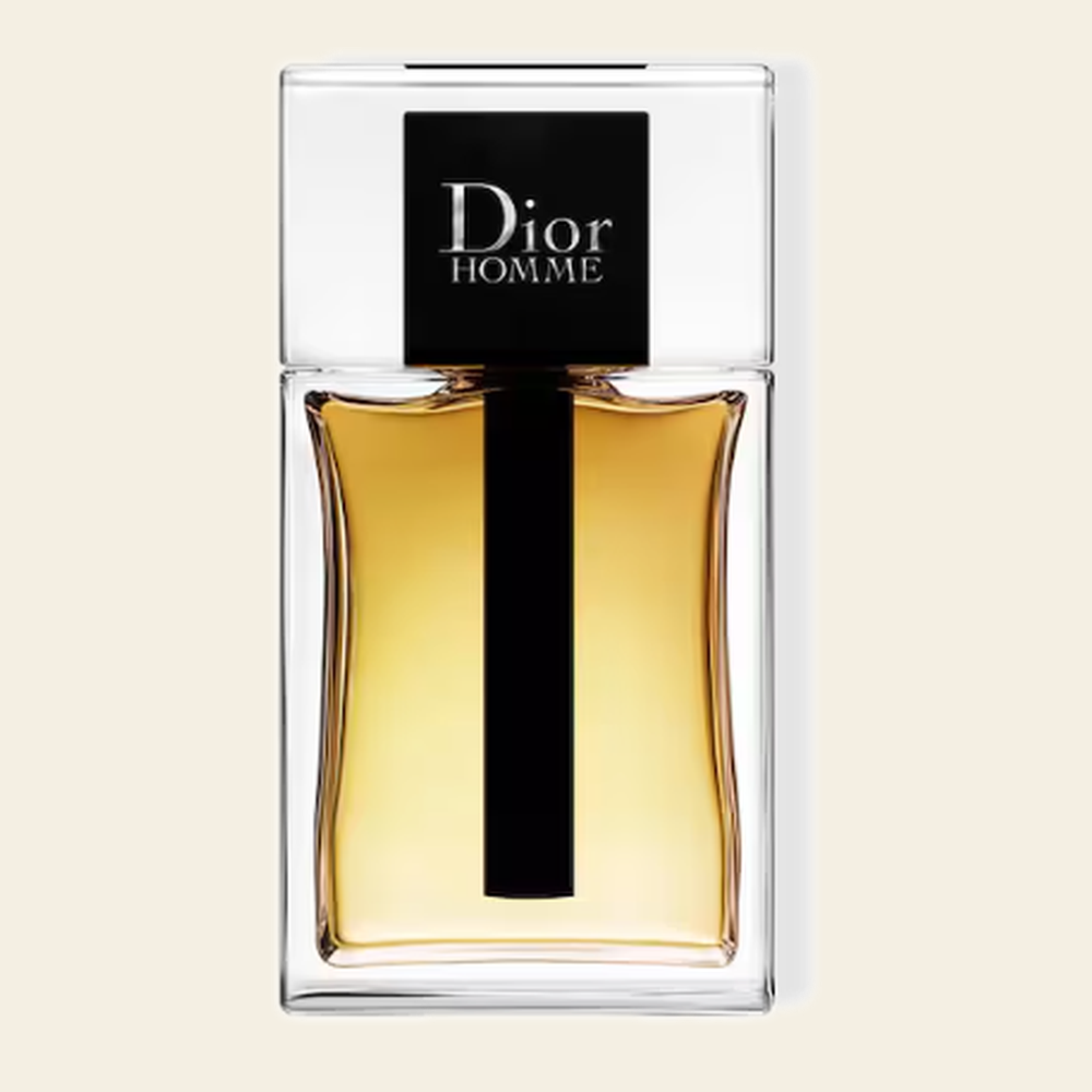 Flacon de parfum Dior Homme par Dior sur fond ivoire