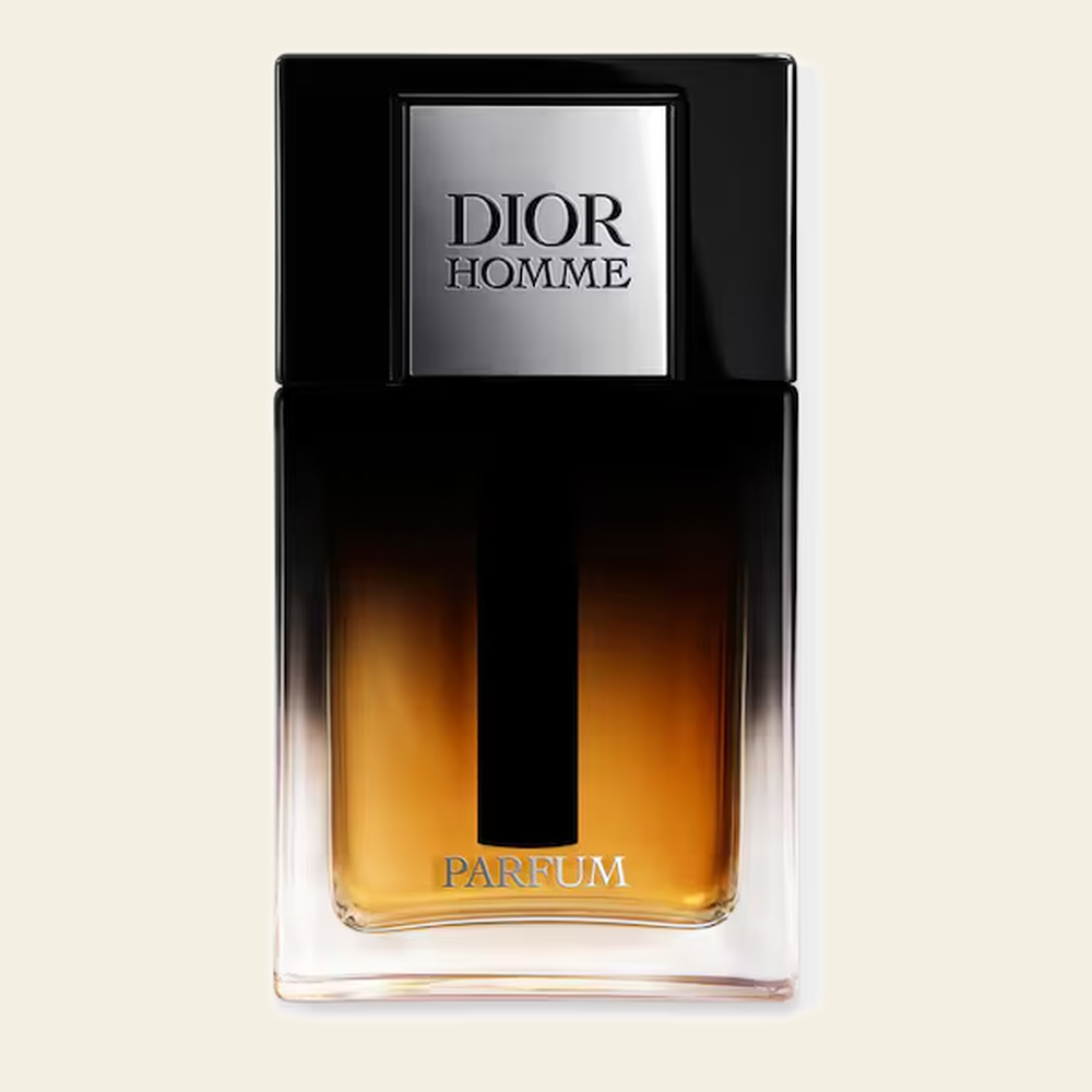Flacon de parfum Dior Homme Parfum par Dior sur fond ivoire
