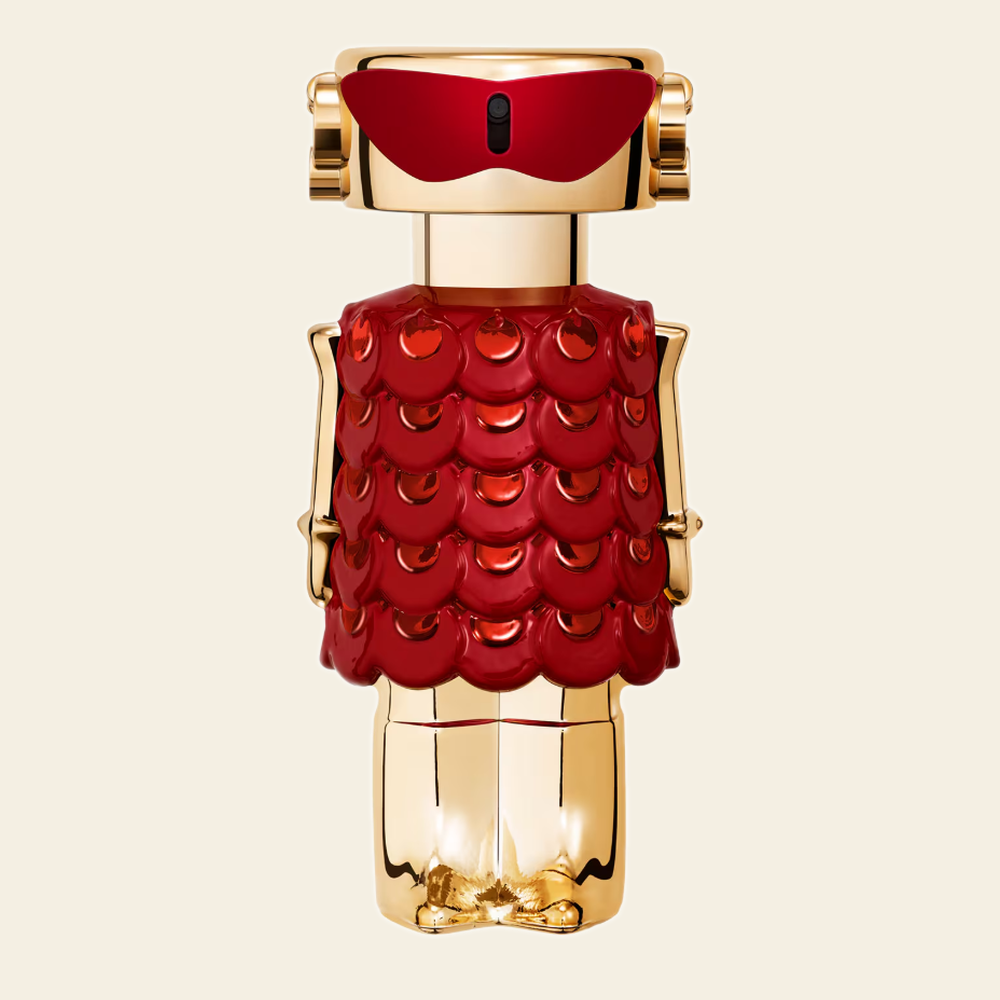 Flacon de parfum Fame in Love par Rabanne sur fond ivoire