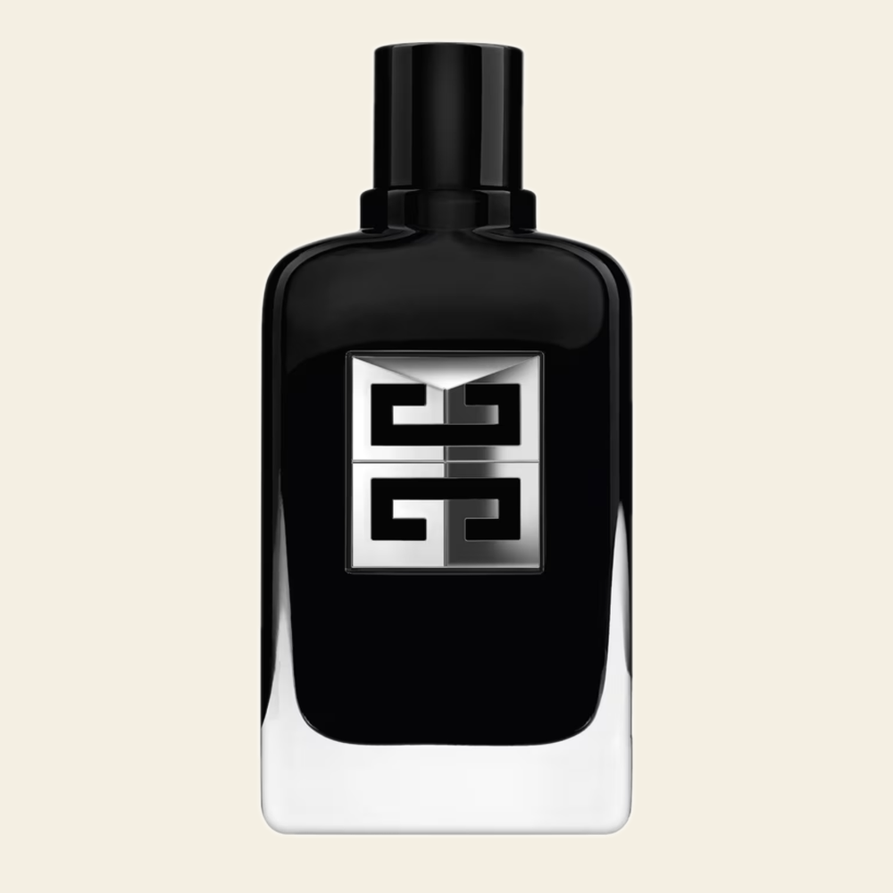 Flacon de parfum Gentleman Society par Givenchy sur fond ivoire