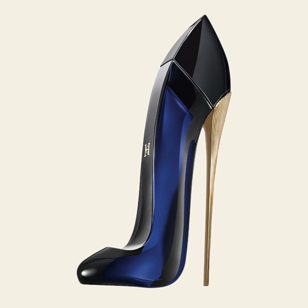 Flacon de parfum Good Girl par Carolina Herrera sur fond ivoire