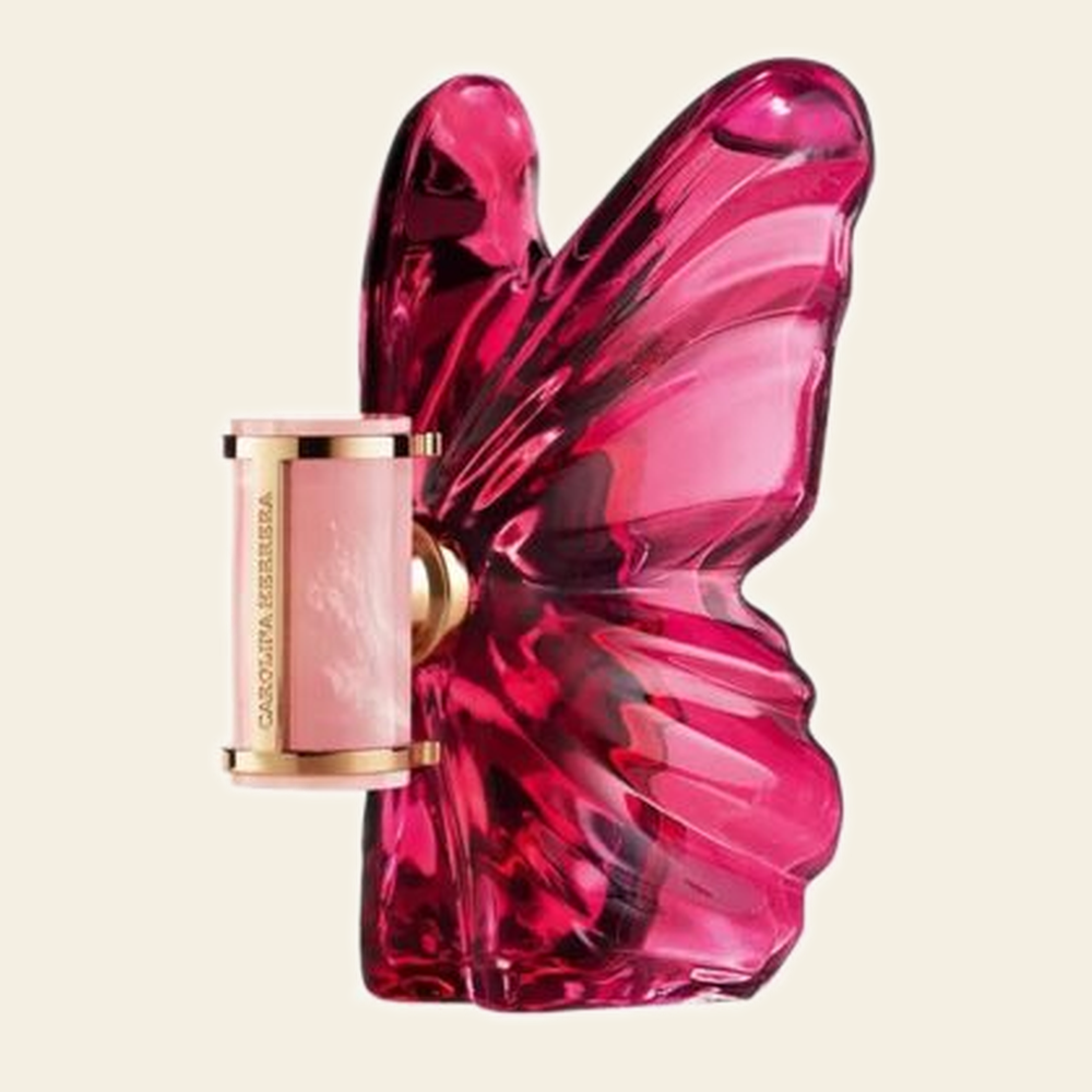Flacon de parfum La Bomba par Carolina Herrera sur fond ivoire