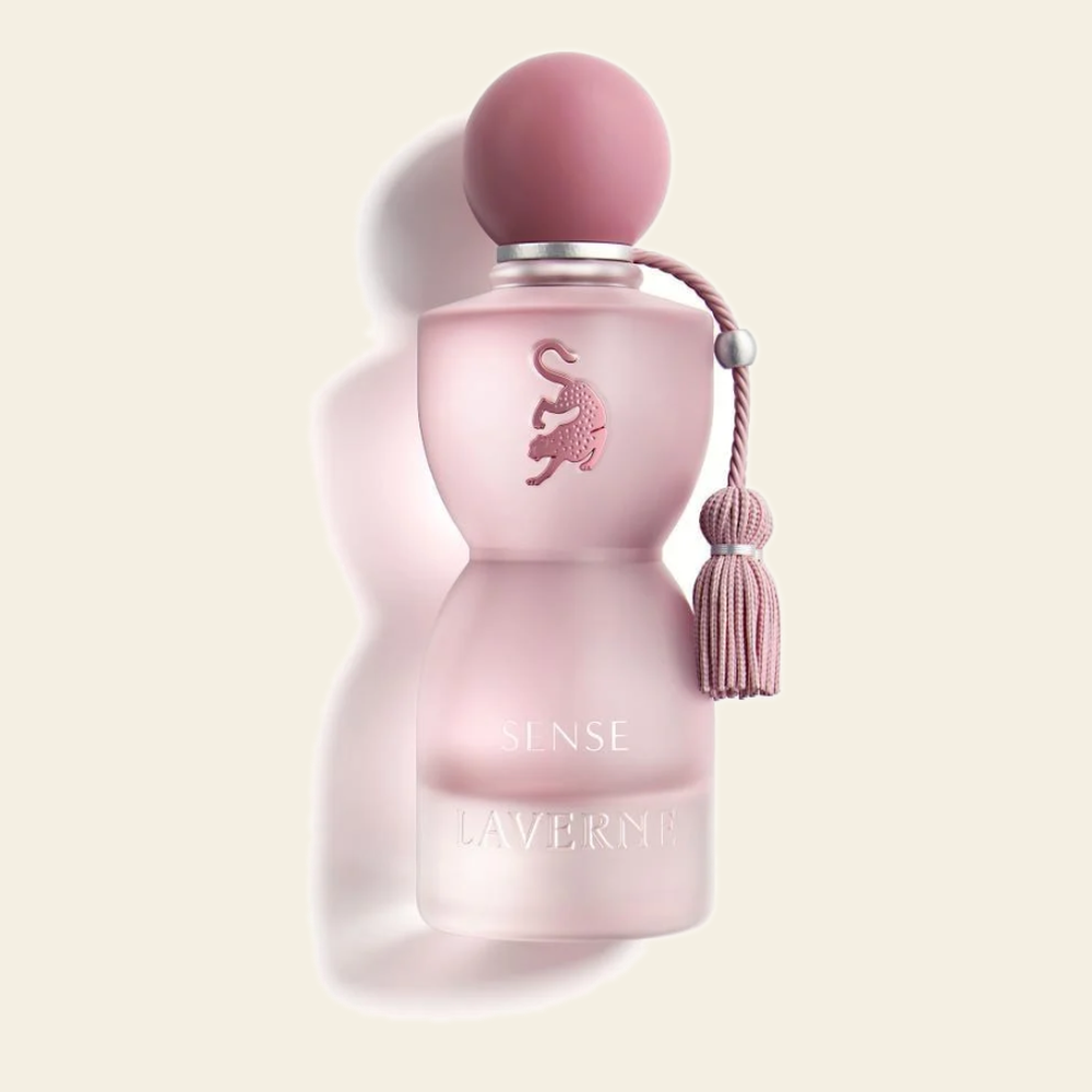 Flacon de parfum Sense par Laverne sur fond ivoire