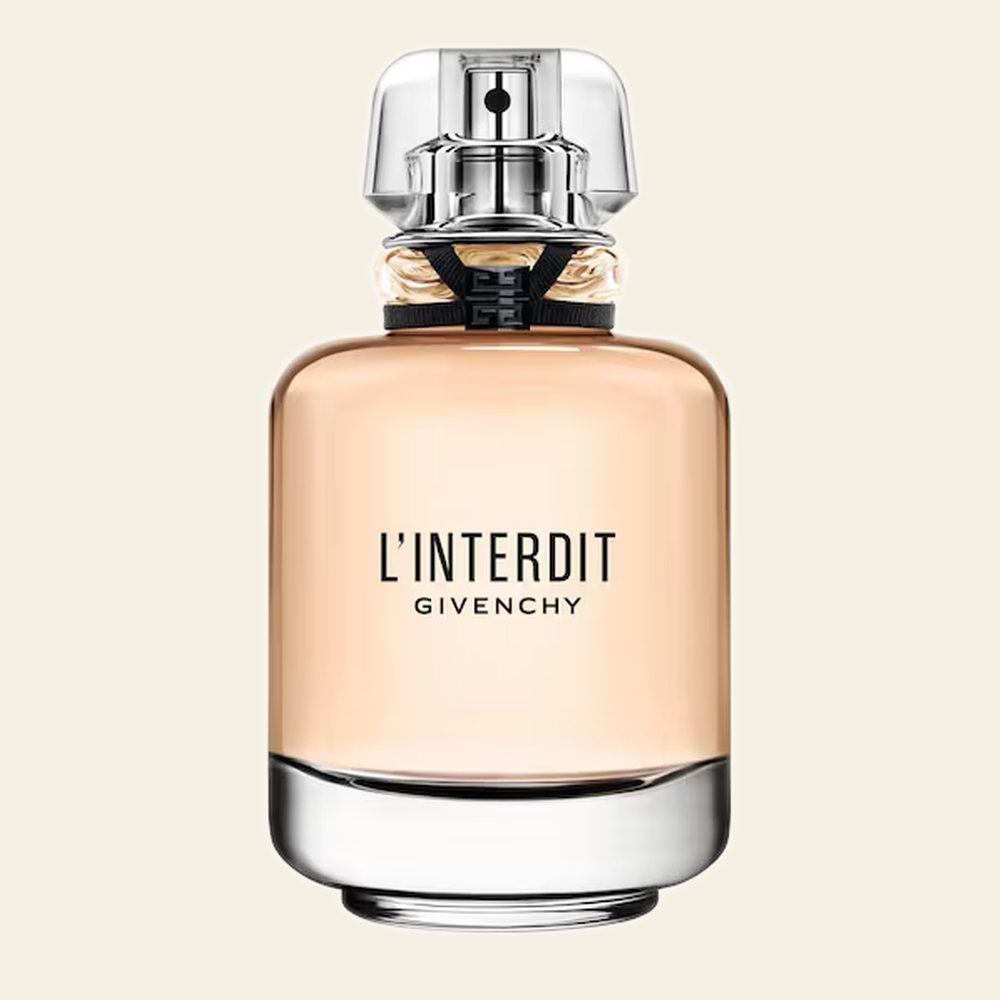 Flacon de parfum L'Interdit Eau de Parfum par Givenchy sur fond ivoire