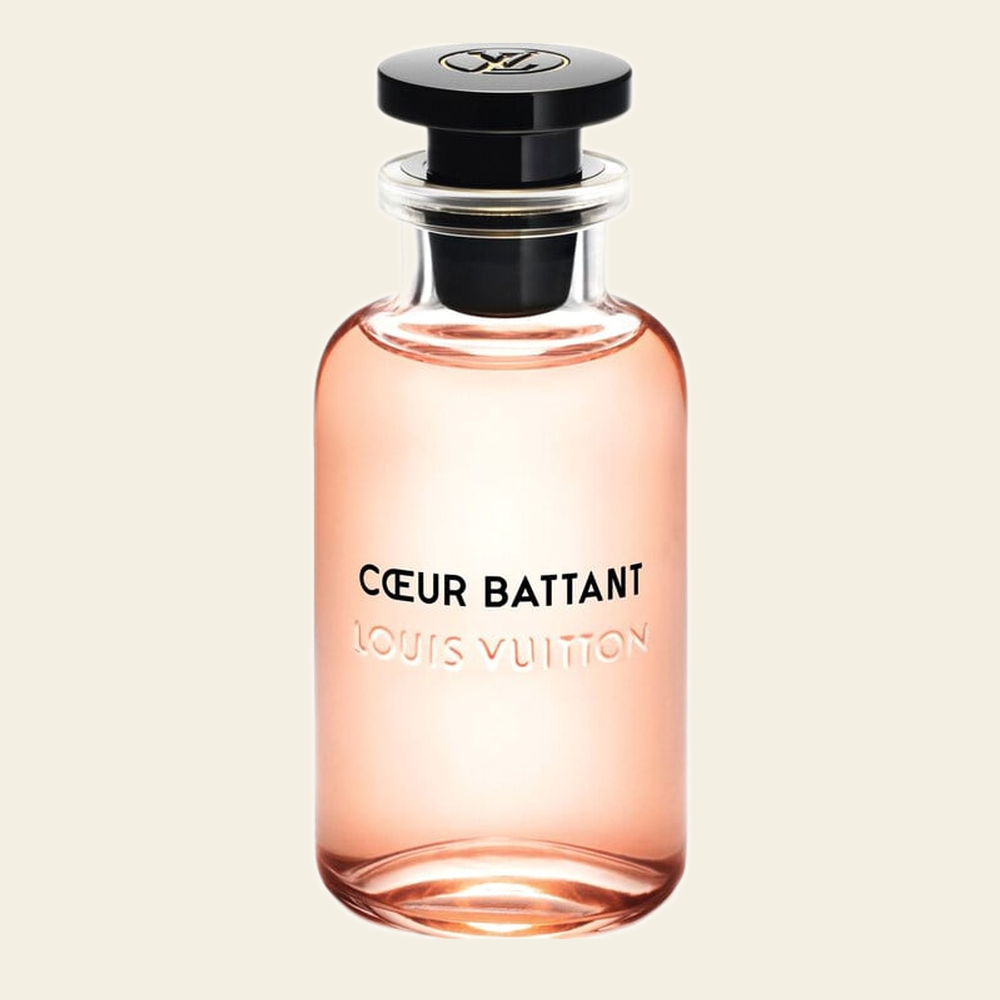 Flacon de parfum Cœur Battant par Louis Vuitton sur fond ivoire