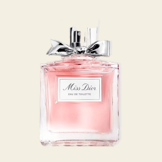 Flacon de parfum Miss Dior Eau de toilette par Dior sur fond ivoire