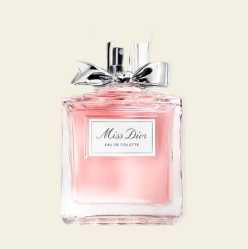 Flacon de parfum Miss Dior Eau de toilette par Dior sur fond ivoire