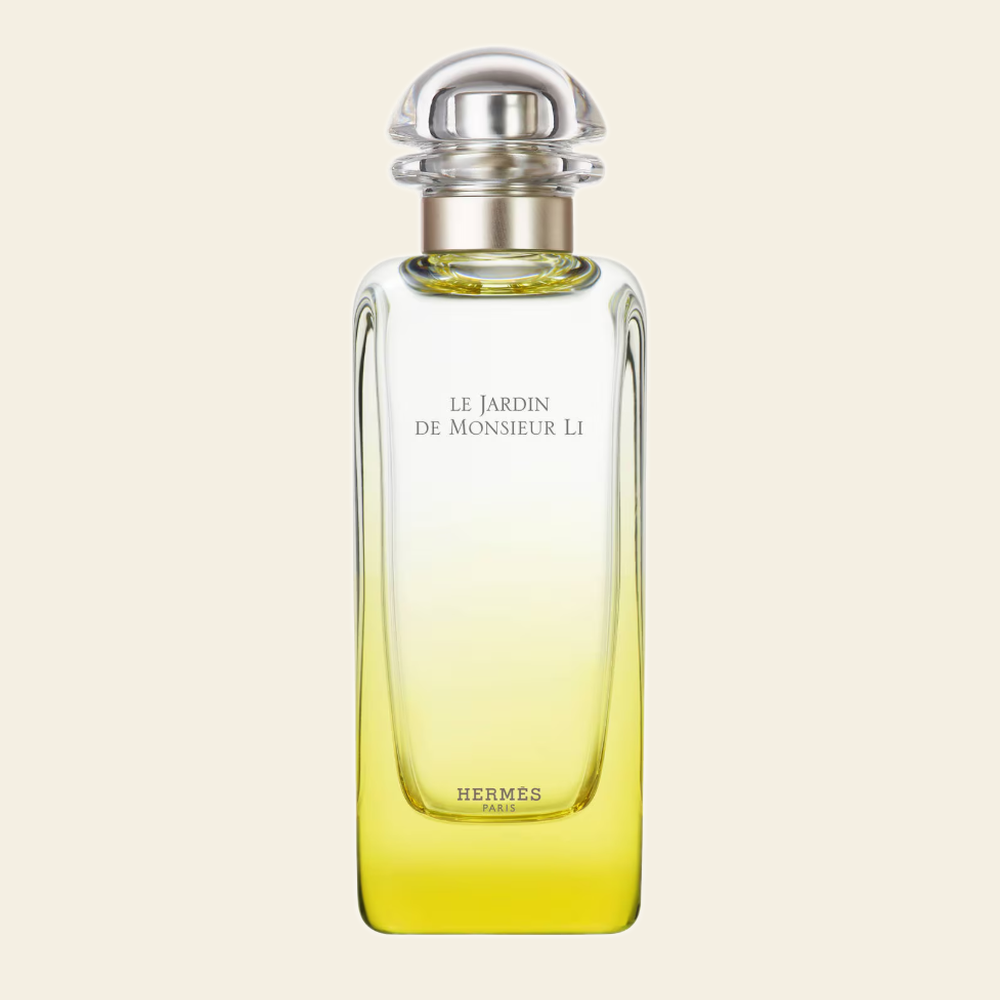 Flacon de parfum Le Jardin de Monsieur Li par Hermès sur fond ivoire