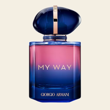 Flacon de parfum My Way Le Parfum par Armani sur fond ivoire