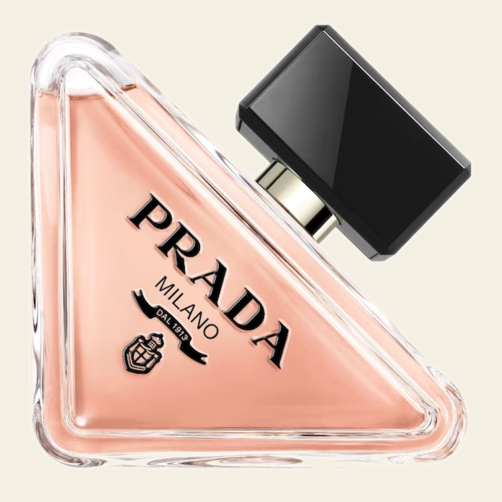 Flacon de parfum Paradoxe par Prada sur fond ivoire