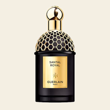 Flacon de parfum Santal Royal par Guerlain sur fond ivoire