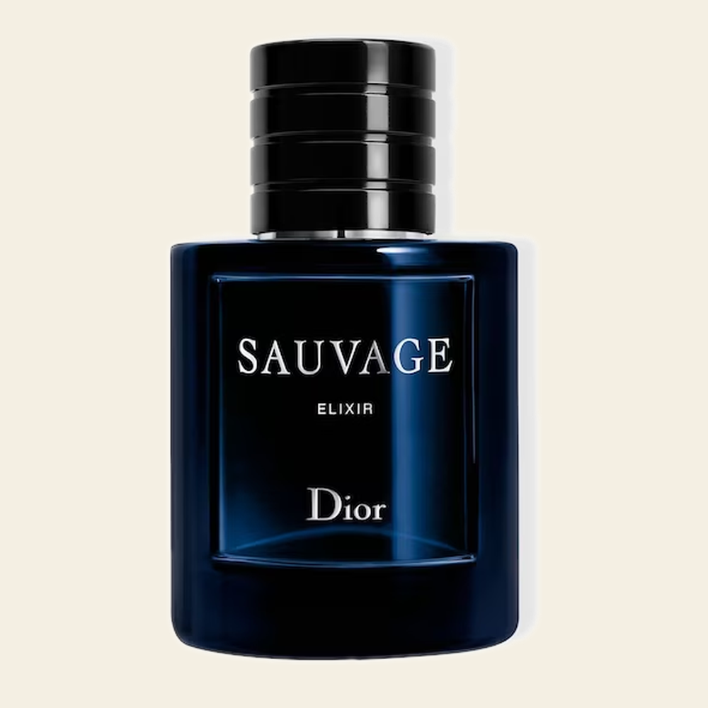 Flacon de parfum Sauvage Elixir par Dior sur fond ivoire