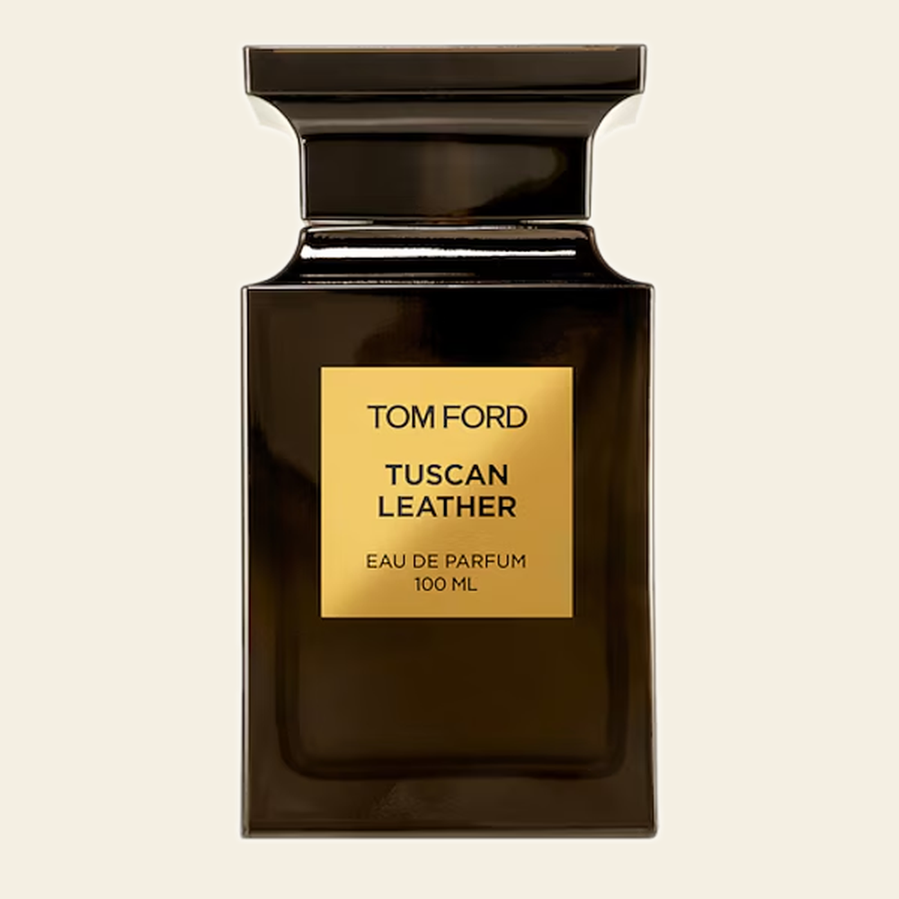 Flacon de parfum Tuscan Leather par Tom Ford sur fond ivoire
