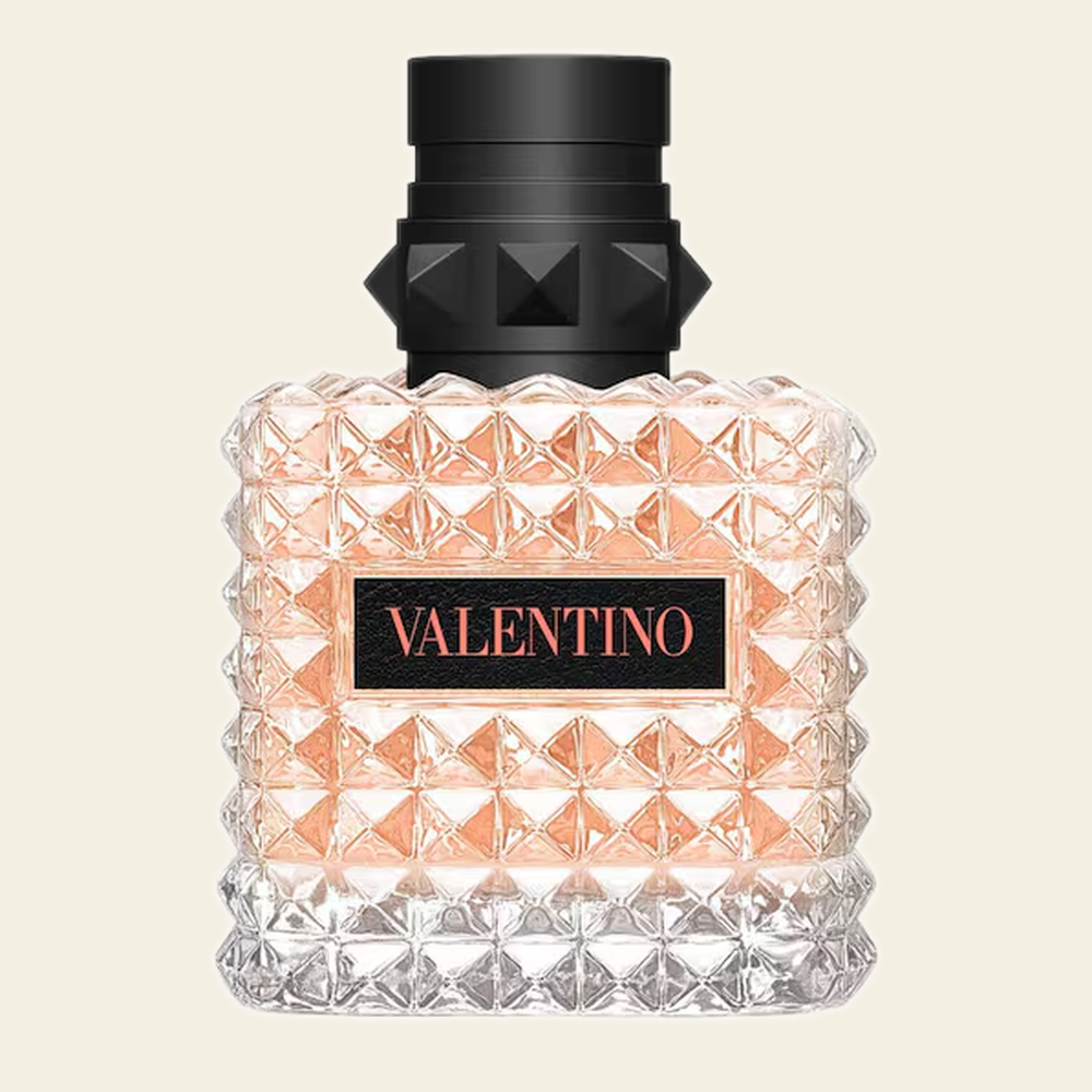 Flacon de parfum Born In Roma Coral Fantasy par Valentino sur fond ivoire