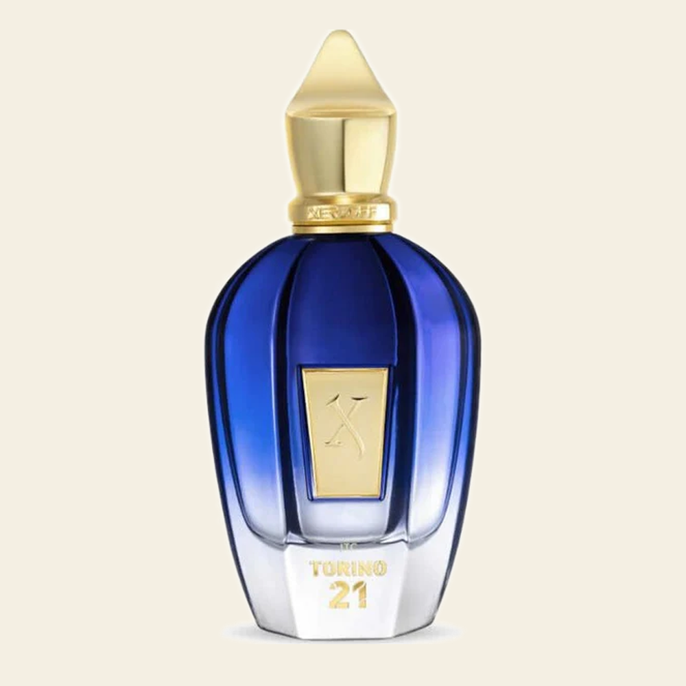 Flacon de parfum Torino 21 par Xerjoff sur fond ivoire