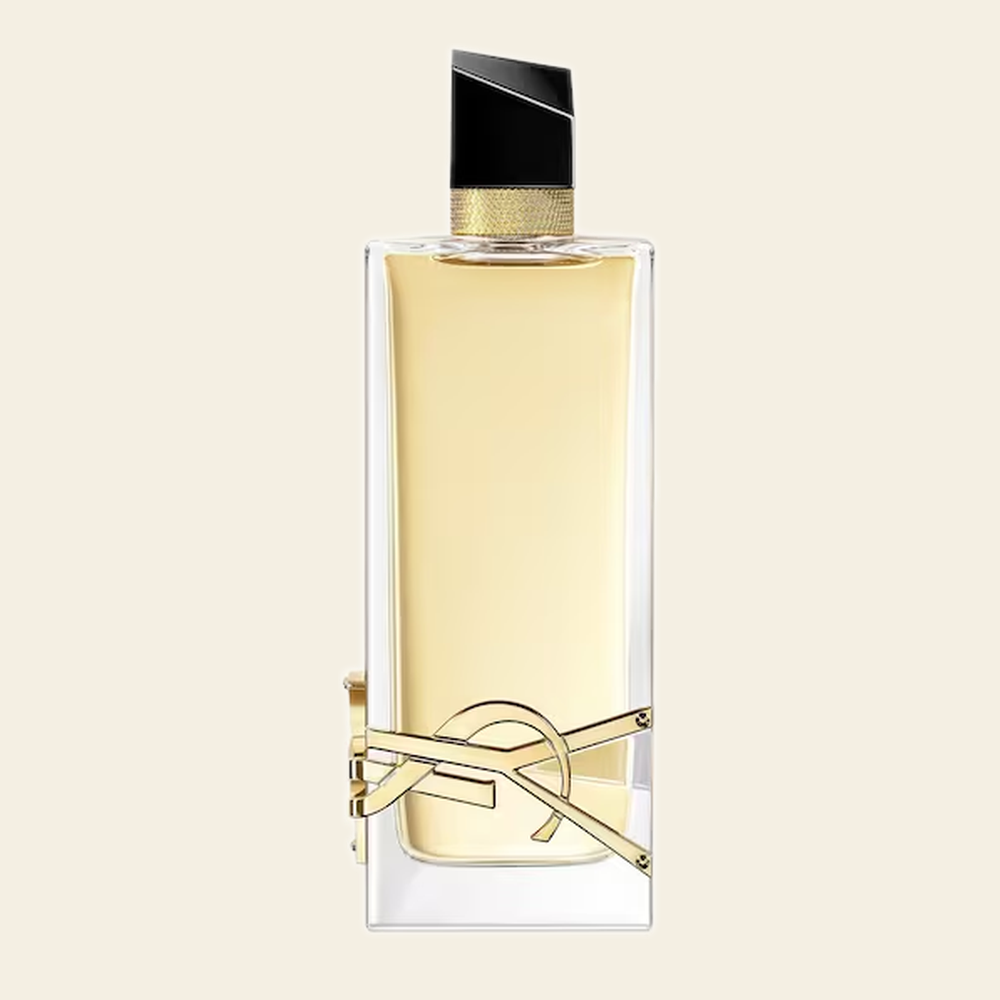 Flacon de parfum Libre par Yves Saint Laurent sur fond ivoire
