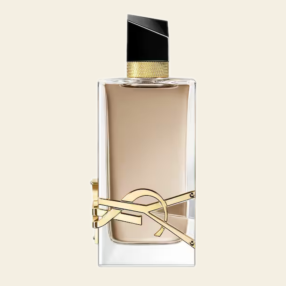 Flacon de parfum Libre Le Parfum par Yves Saint Laurent sur fond ivoire