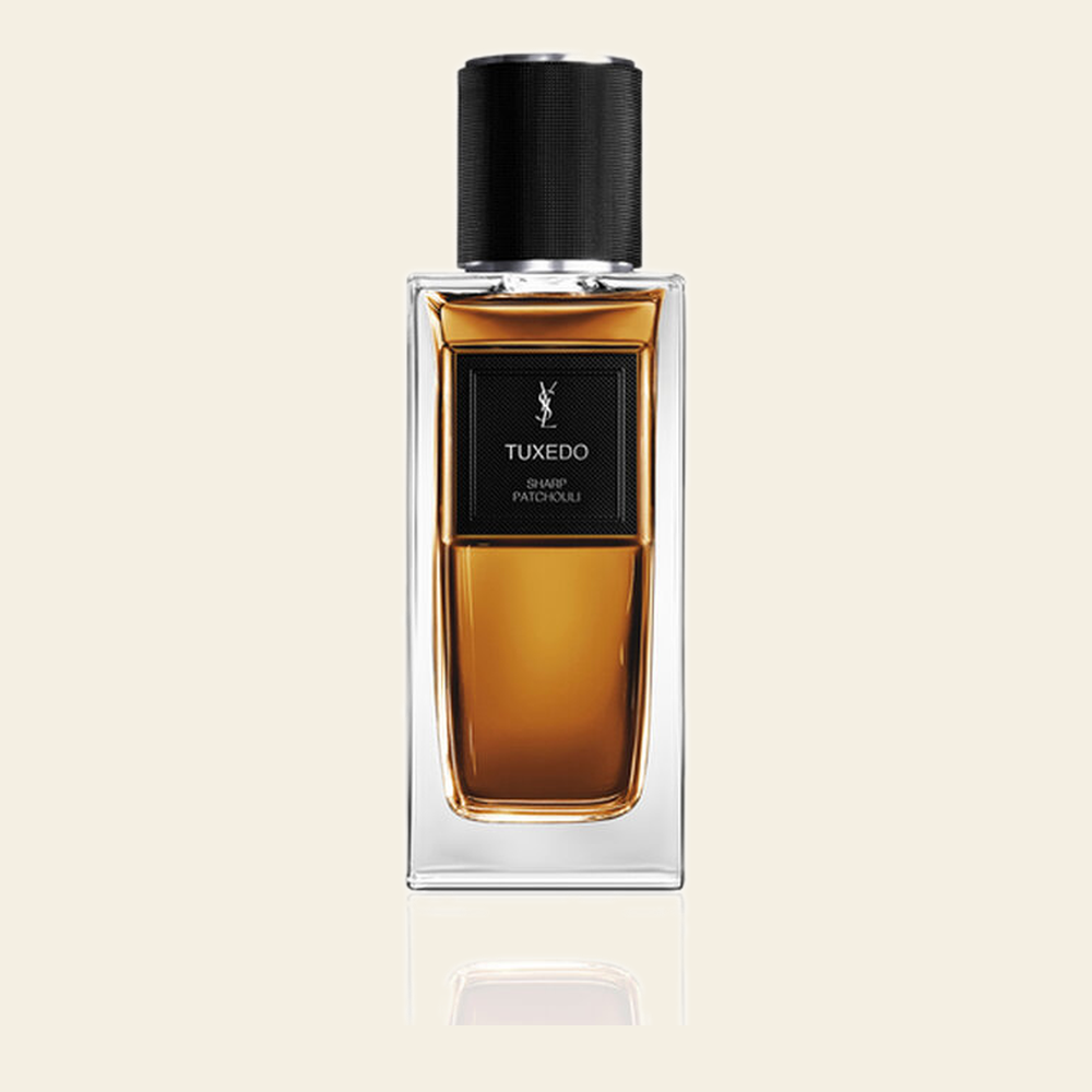 Flacon de parfum Tuxedo par Yves Saint Laurent sur fond ivoire